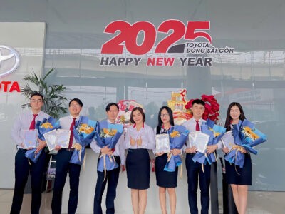 Đội hình nhân viên tư vấn bán hàng chuyên nghiệp
